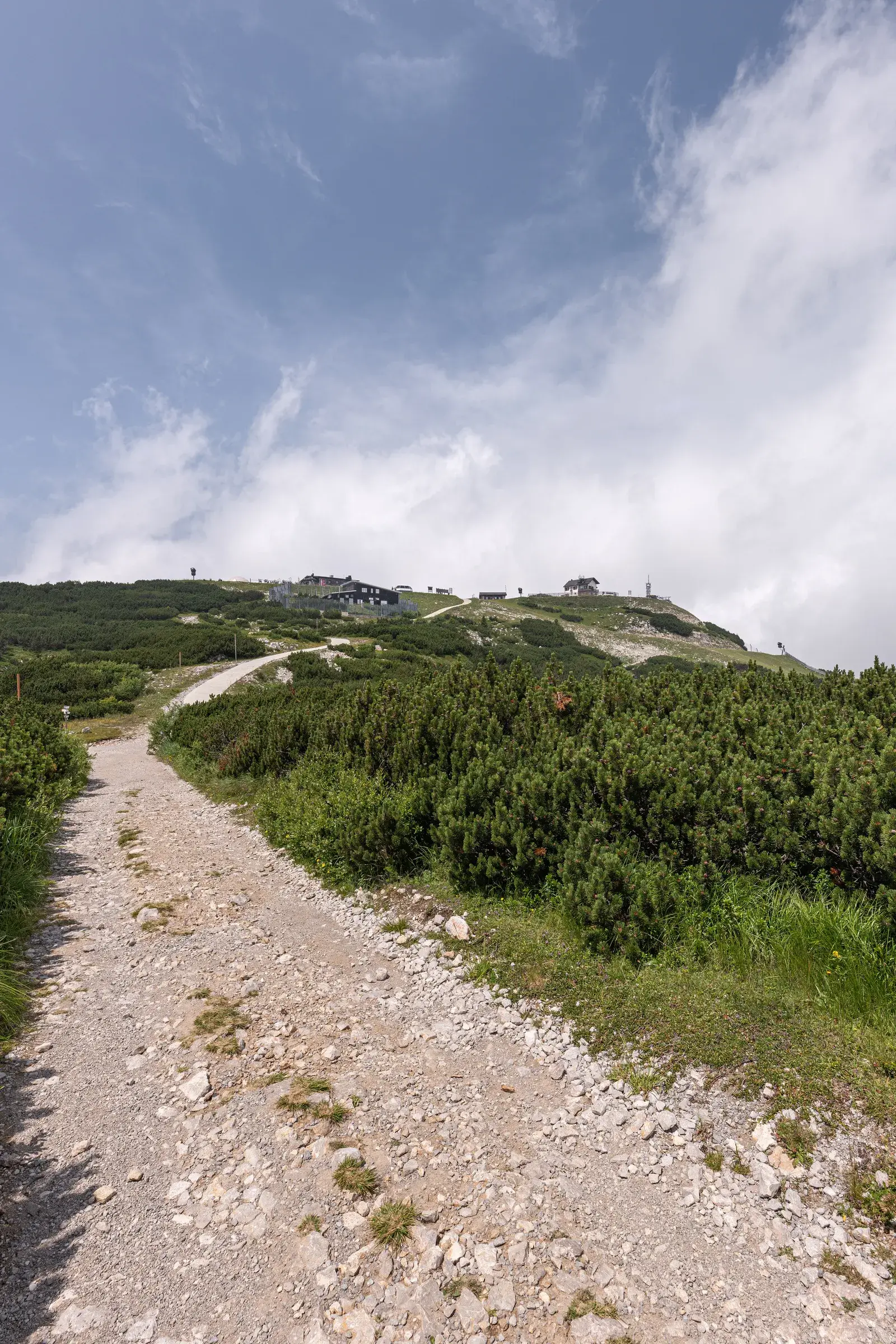 La cima della Paganella sopra Andalo, con vista sulla valle