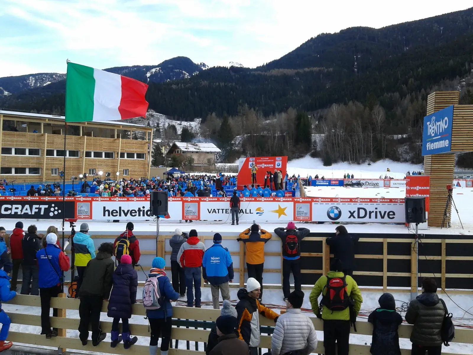 Piste da sci di fondo battute nella neve a Lago di Tesero, Val di Fiemme