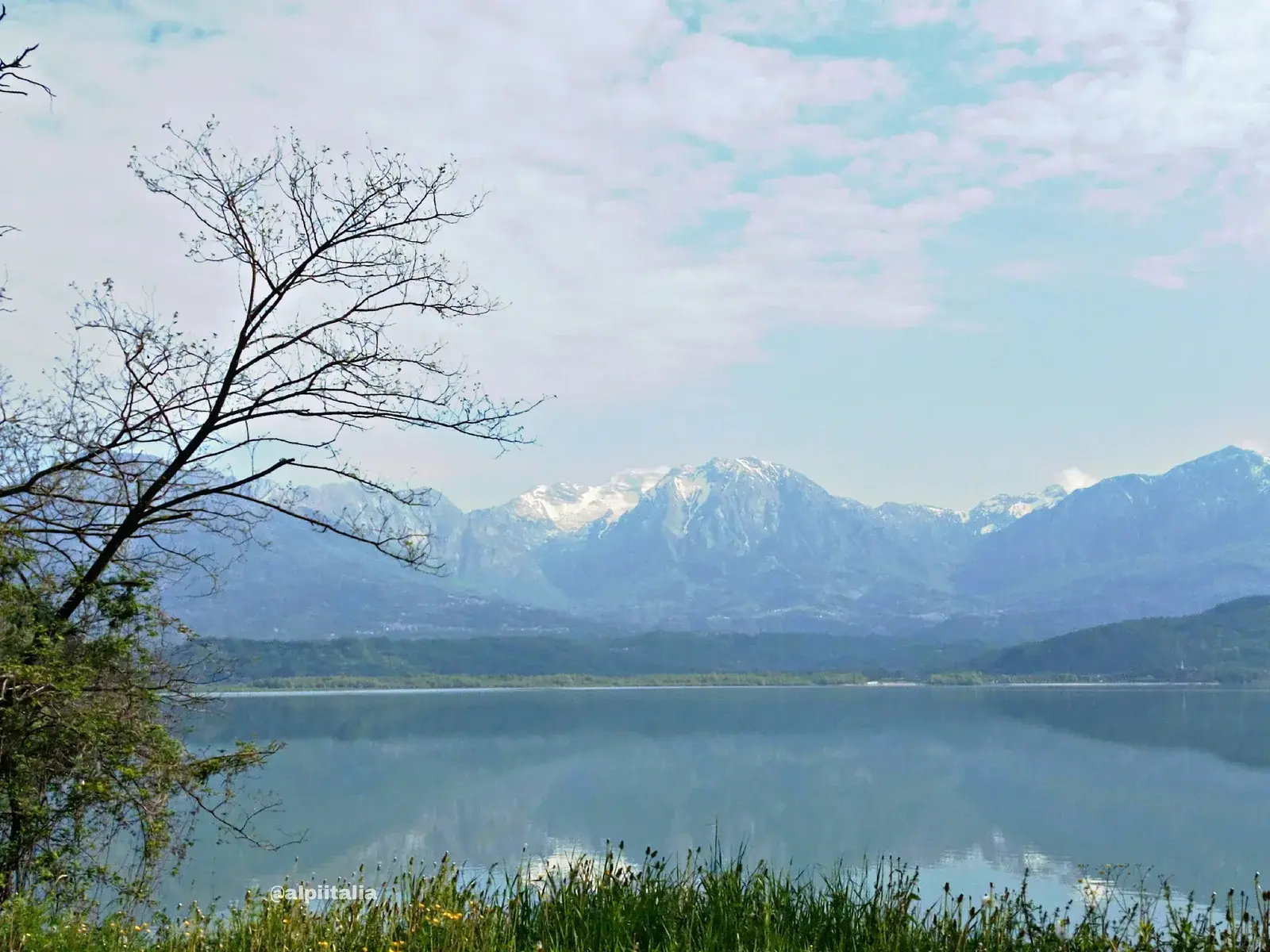 Il Lago di Santa Croce visto dalla frazione di Santa Croce del Lago