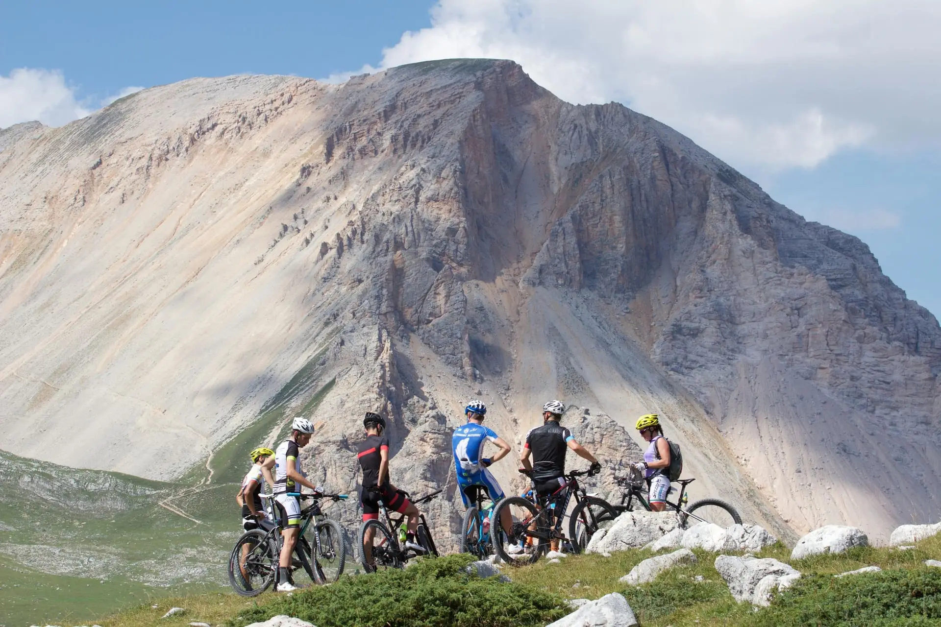 Rent tools and sports gear from real people in Italy