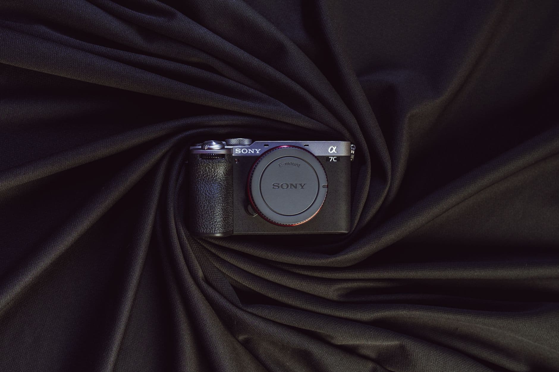 Canon EOS R5 + 24-70mm - Main View