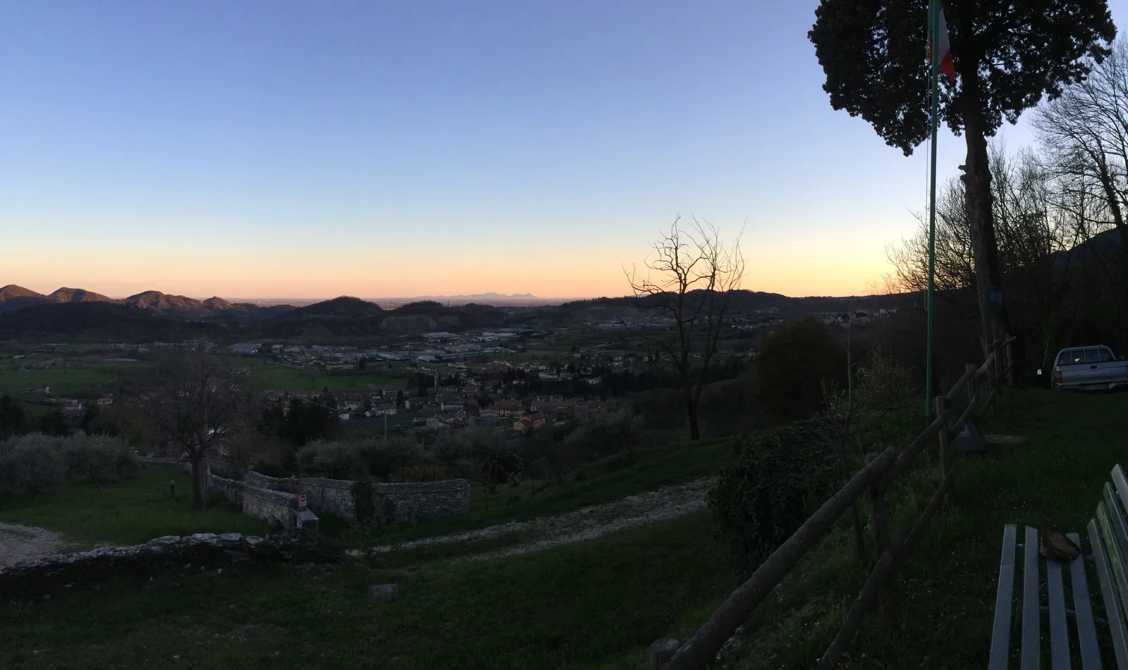 Vista da nord dei Colli Asolani con la pianura sullo sfondo