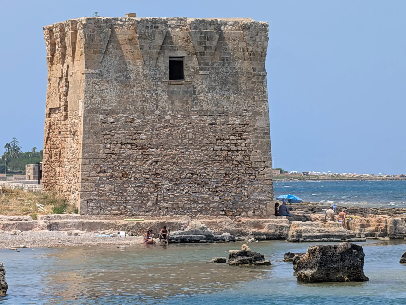 L’abbazia e la torre di San Vito con il piccolo porto, a nord di Polignano a Mare