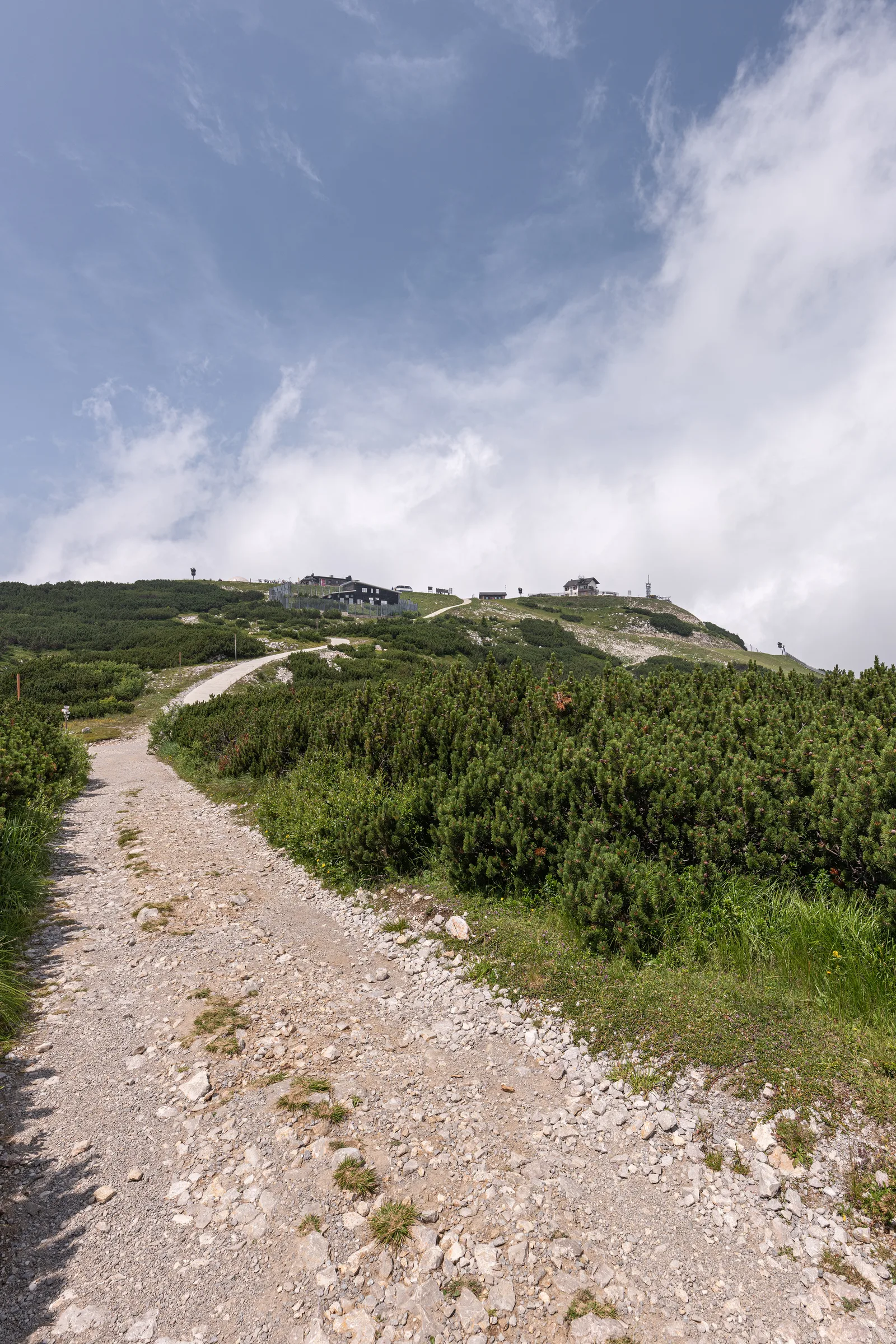 La cima della Paganella sopra Andalo, con vista sulla valle