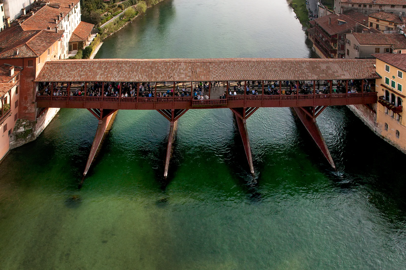 Il Ponte degli Alpini di Bassano del Grappa sul fiume Brenta