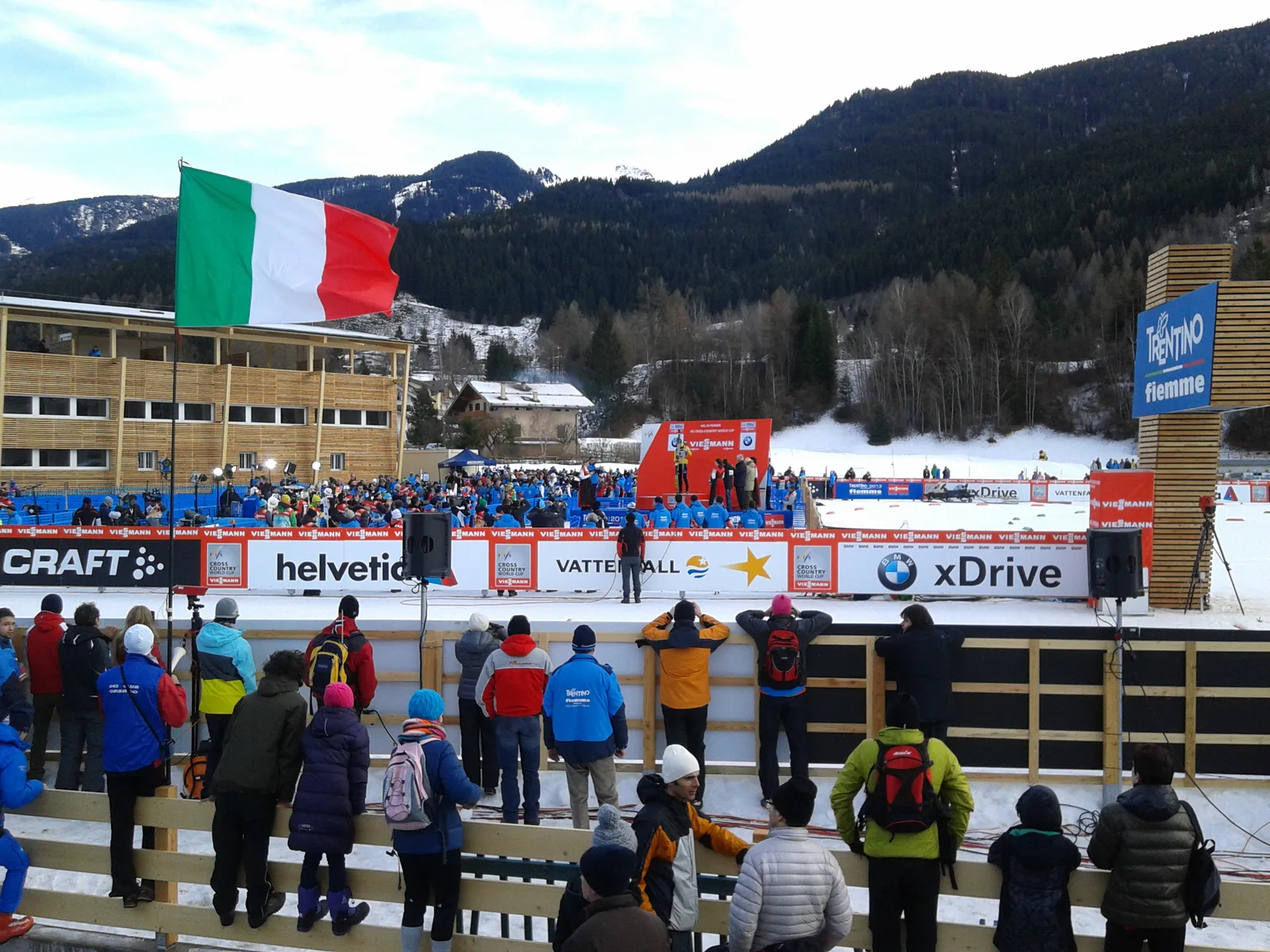 Piste da sci di fondo battute nella neve a Lago di Tesero, Val di Fiemme