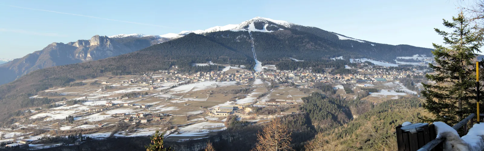 Panorama invernale di Folgaria e dell’Alpe Cimbra visto da Serrada