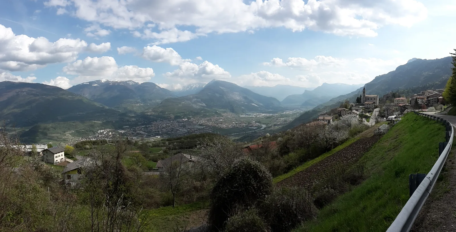 Rovereto e la Vallagarina viste dall’alto, con la valle dell’Adige