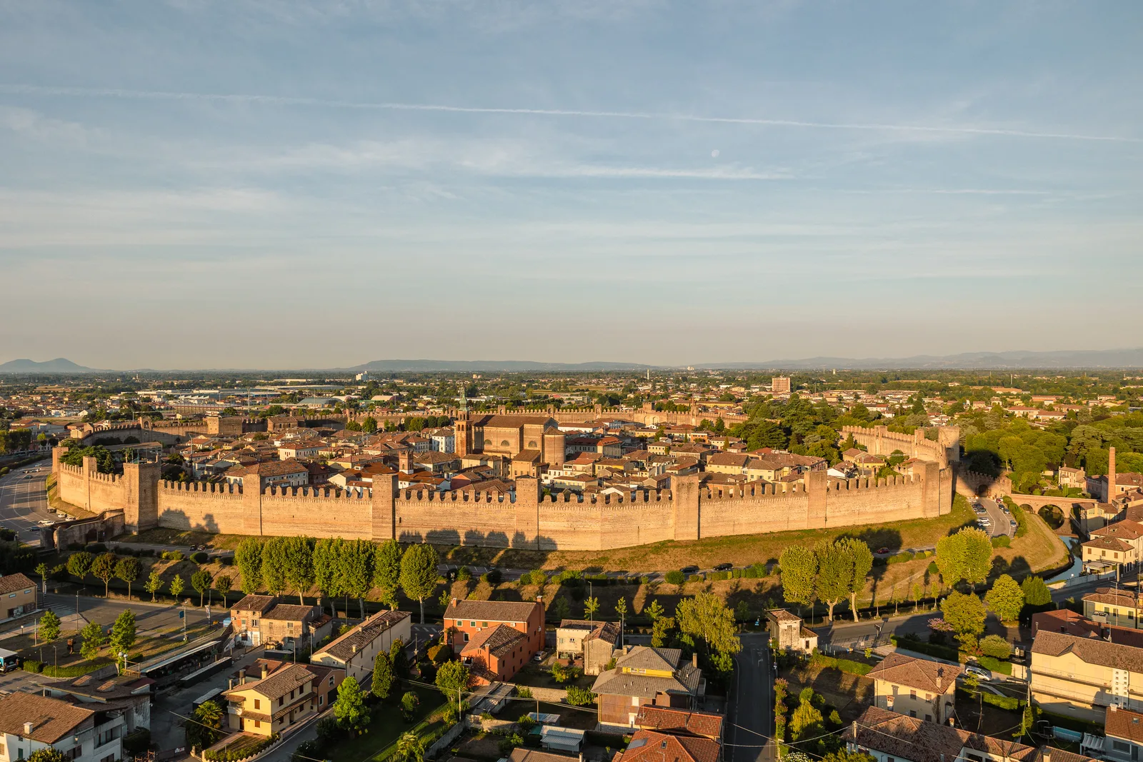 Veduta aerea delle mura medievali di Cittadella