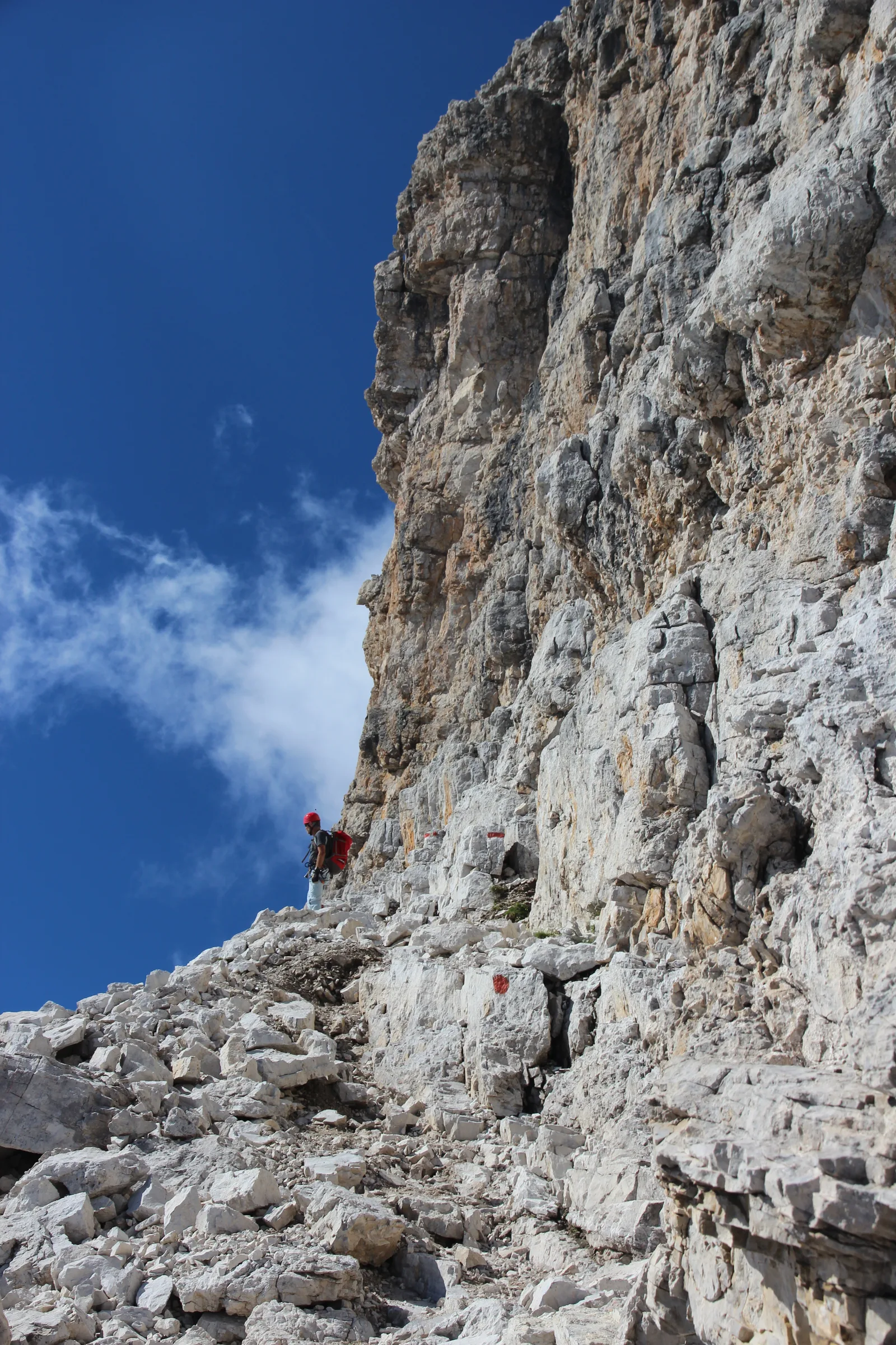 Una cengia attrezzata sulle vie ferrate delle Bocchette nelle Dolomiti di Brenta