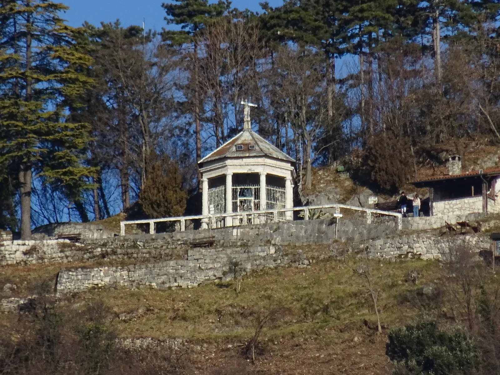 Il tempietto della Madonna del Cornon sopra Pove del Grappa
