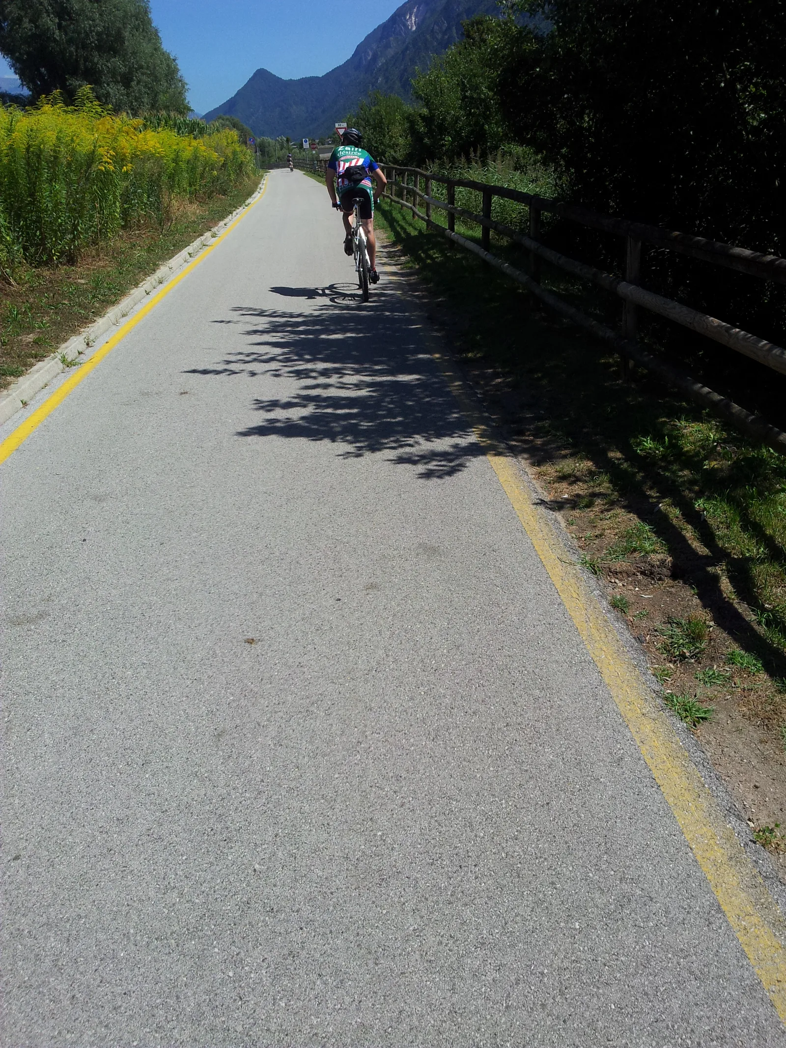 Un passaggio della ciclabile della Valsugana lungo il corso del Brenta